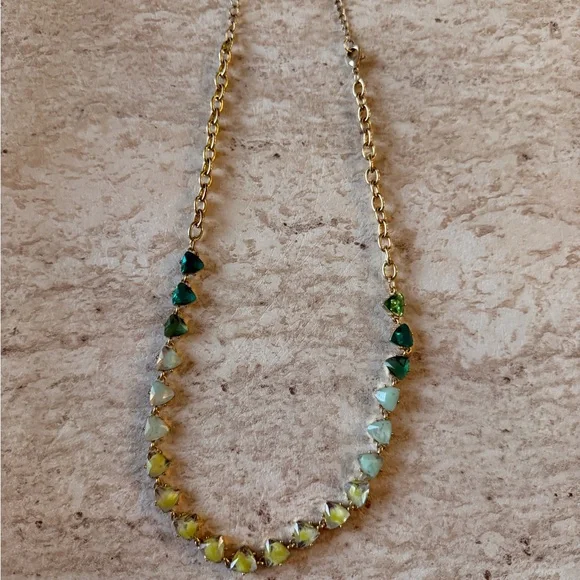Elegant Green and Gold Necklace - Picture 4 of 4